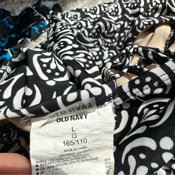 Bundle of 3 swim tops - Picture 10 of 11